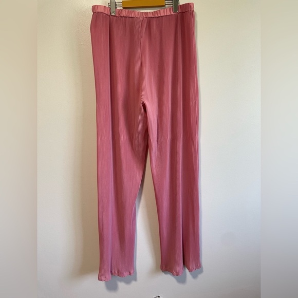 Pretty Little Things Plus Dusty Pink Plisse Button Front Oversized Shirt & Pants - Picture 6 of 15